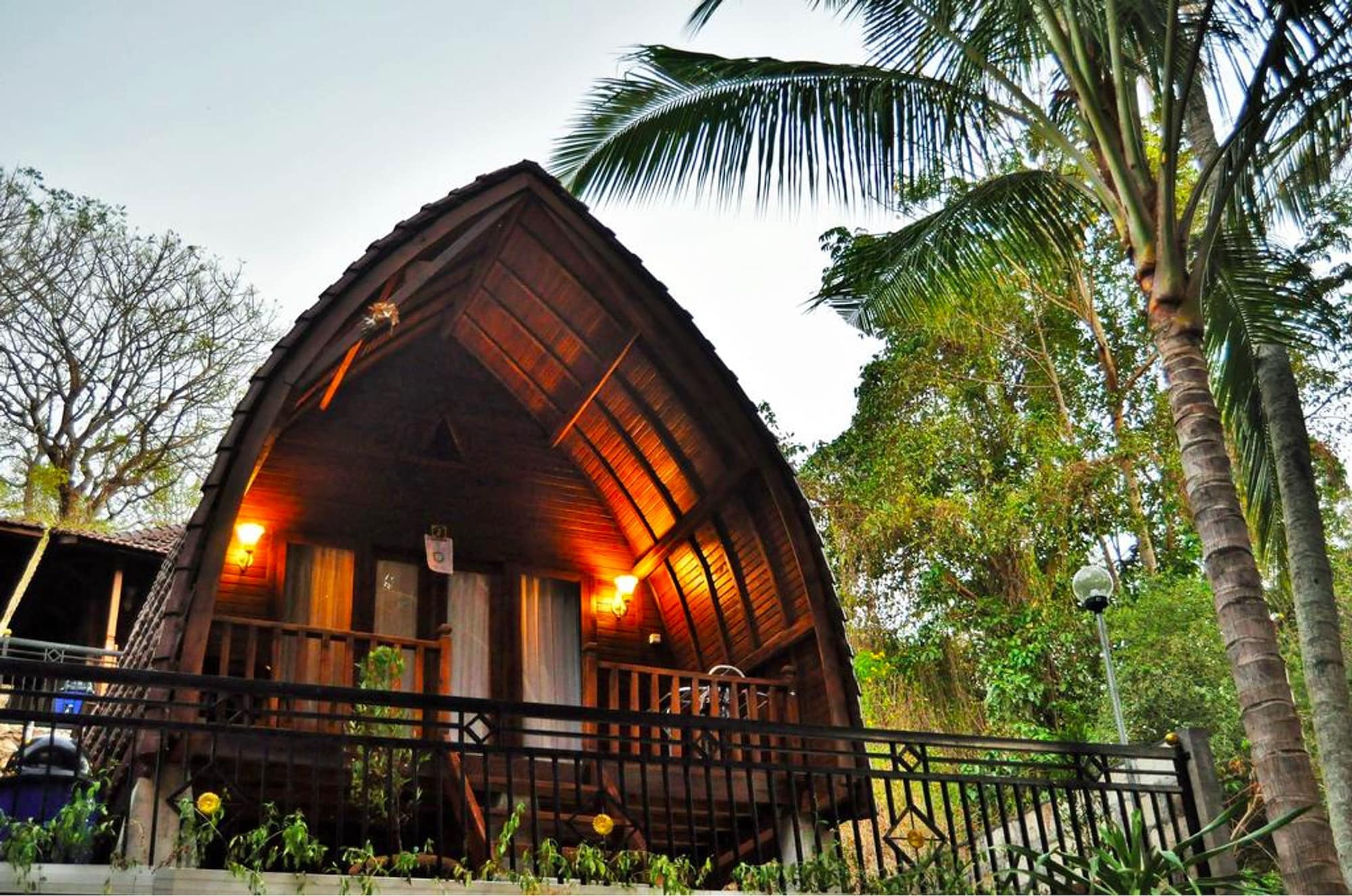 Coconut Hill Cottage Batununggul Экстерьер фото
